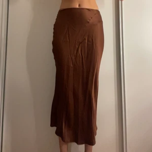 Siden kjol - Kjol från zara i siden material, jag är 170cm 