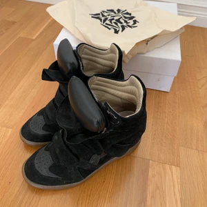 Isabel Marant - Säljer mina isabel marant sparsamt använda och väldigt fint skick!