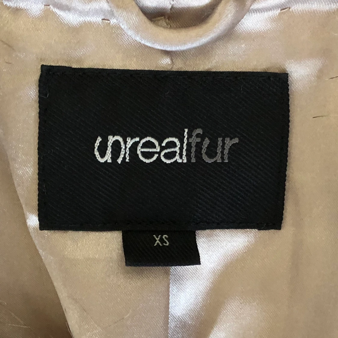 Pälsjacka (inte äkta päls)  - 90