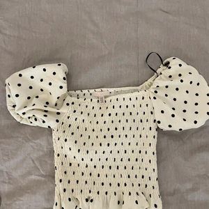 Prickig blus  - Blus från HM, fint skick 
