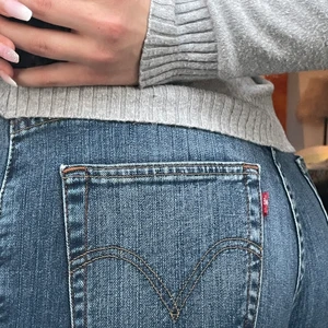 Levis jeans 752 - Jätte sköna jeans från Levis, är fina men passar inte mig och är inte heller min stil! ❤️ bra skick!