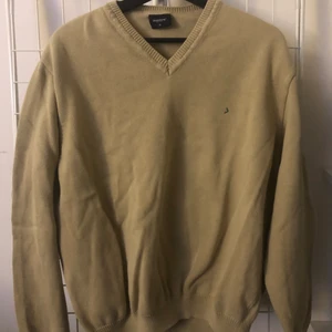 Boomernag stickad tröja  - Skit snygg och nice passform, liten i storleken så skulle säga mer M