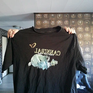 Fiske tröja XL - Något solblekt framtill  fisketröja från savagear  tryck dåde fram och bak även på armen storlek XL 25kr