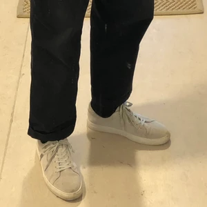 Vagabond Paul Sneakers strlk 43 - Vagabond Paul sneakers i storlek 43, ljusbeige mocka, fint skick. Mycket sällan använda. Nypris ungefär 700kr.