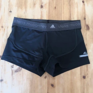 Träningstights biker dam - Stella McCartney adidas. Storlek M