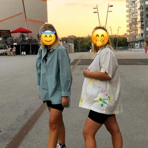 Blå/grön skjorta - Blå/grön oversized skjorta från Weekday. Använd fåtal gånger! 