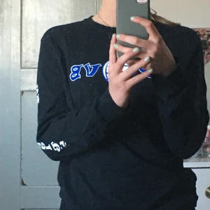 Vintage törja - Denna jätte snygga långarmade vintge tröjan. Köpte den på beyond retro för ett tag sedan men den har inte kommit till användning. Den är i bra skick. 