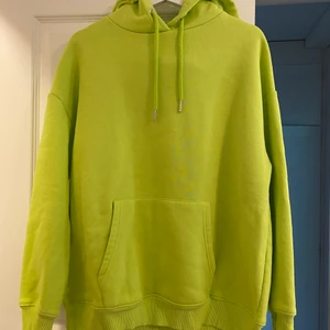 Hoodie  - Oversized hoodie i storlek Xs. Nyskick.