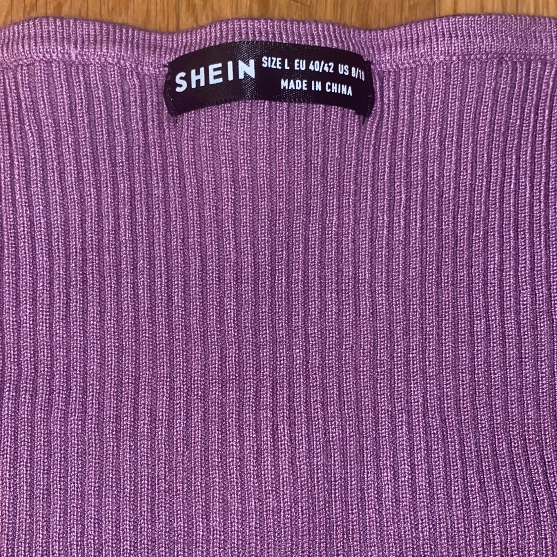 Lila ribbad topp - 91