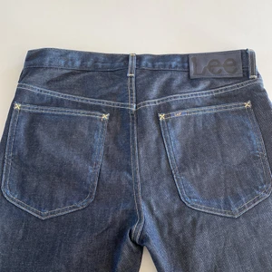Lee jeans  - skitsnyggaaaa Lee jeans som jag köpt second hand men passade inte på mig! är i superbra skick! lite osäker på om jag vill sälja men skriv privat vid intresse! Skälv skulle jag säga att midjan är i storlek 29 och längden passade mig som är 173🥰