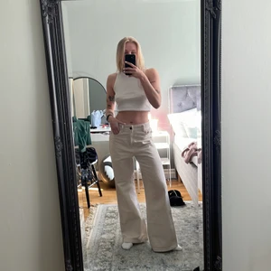 Beiga jeans - SKIT snygga beiga jeans. Bershka, stl 38