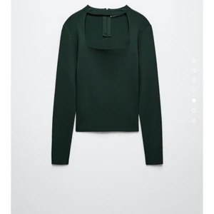 Zara grön tröja - Säljer denna trendiga topp från zara storlek M passar även S! Pris 200kr