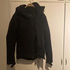 Peak performance jacka storlek S - Köpt för 3000 ska sälja den för 1500