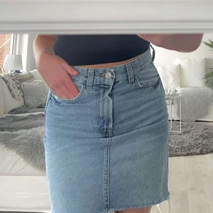 Jeanskjol från &Denim  - Mycket fin jeanskjol från &Denim i strl 34❤️