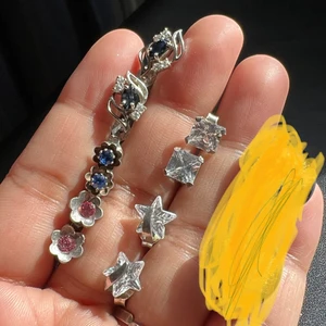 Super snygga örhängen i äkta silver  - Super snygga örhängen i äkta silver. Alla är mycket fint skick. 120kr /par 