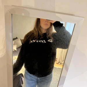 Jättefin vintage sweatshirt  - Jättefin vintage collegetröja med tryck. Endast använd ett fåtal gånger. Fint skick.  köparen står för frakten💕
