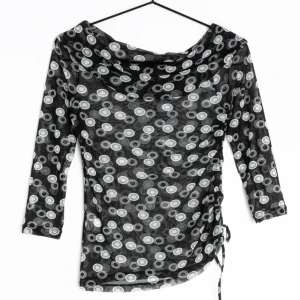 Mesh topp - Jättefin mesh topp! Väldigt stretchig så passar fler storlekar. Skriv vid frågor😊