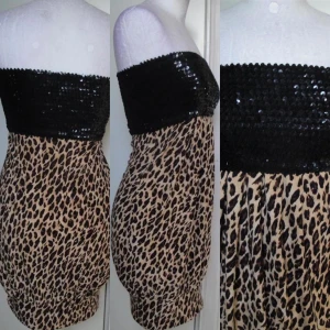 tubtopp klänning - storlek S. stretchigt tyg. möts i stockholm eller fraktar. :)