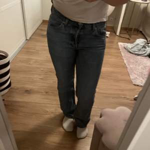 Weekday jeans som aldrig använts då de är lite små. 