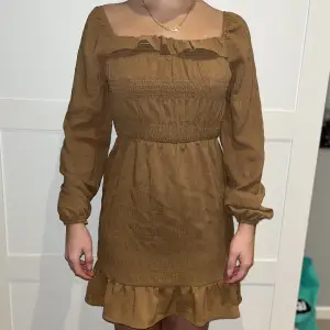 Fin brun klänning som passar perfekt till sommaren. 