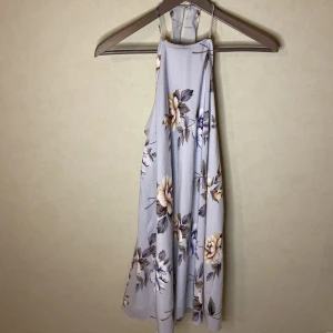 Klänning från Nelly strl. 34-36 - Använd endast ett fåtal gånger.