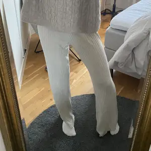 Jättestretchiga långa mjukisbyxor/pyjamasbyxor, står inget märke eller storlek men skulle gissa typ lindex som passar s-l, brukar själv vika ner midjan för att få dom mer mid/lowwaist, spårbar frakt 69kr💕