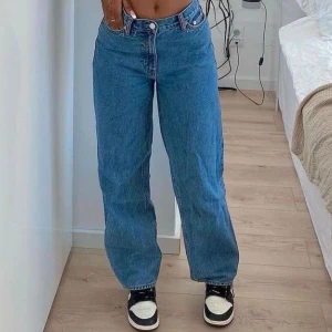 Baggy jeans - Jag köpte dessa baggy jeans, men de var för små på mig. Men de sitter fint på.