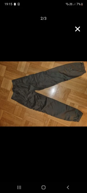 Byxa från urban outfitters - Fin cargobyxa. Sitter så fint! 