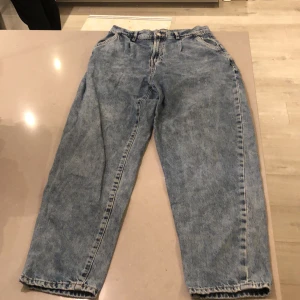Jeans 38 - Blå jeans i storlek 38.