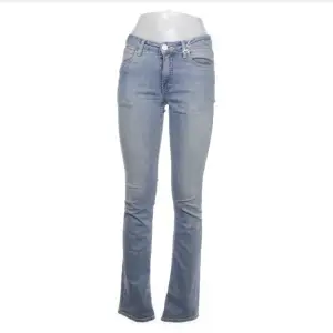 Ett par super sköna jeans som jag köpt från sellpy, märket är acne💞 Jag är 165 och de sitter perfekt i längd och är lågmidjade! 