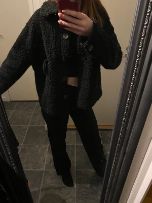 Jacka - Snygg jacka i teddy material, super bra skick!💞