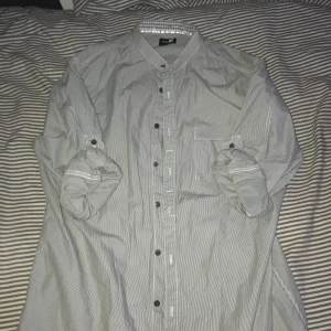 JC skjorta  - JC skjorta sparsamt använd 