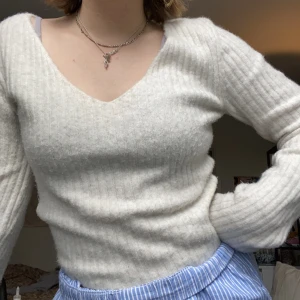 Tröja - Så mysig tröja från weekday! Fint skick🌸