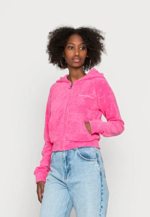 Fin rosa juicy couture tröja!! - Fin juicy tröja i storlek s. Köptes för 999kr föra sommaren. Säljs för 400kr( priset kan diskuteras). Andvändes några få gånger föra sommarn. Säljs pga har tröttnat på tröjan. 