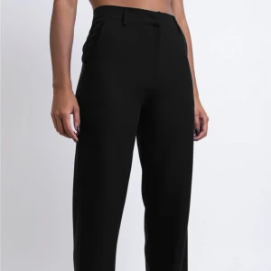 Helt par nya madlady kostym byxor  - Madladys bäst säljare kostym byxor.  Nypris: 599kr  Storlek: L32-XS Helt nya, säljer då jag har två par.   