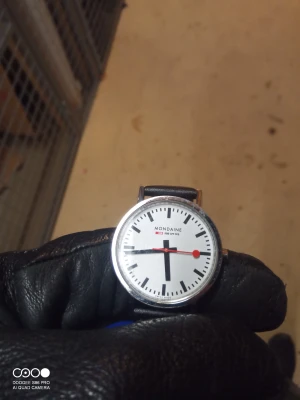 Mondaine 30314 unisex ur - Klassisk design klockan är gjord i Switzerland och har äkta läder armband nypriset ca 3200kr 