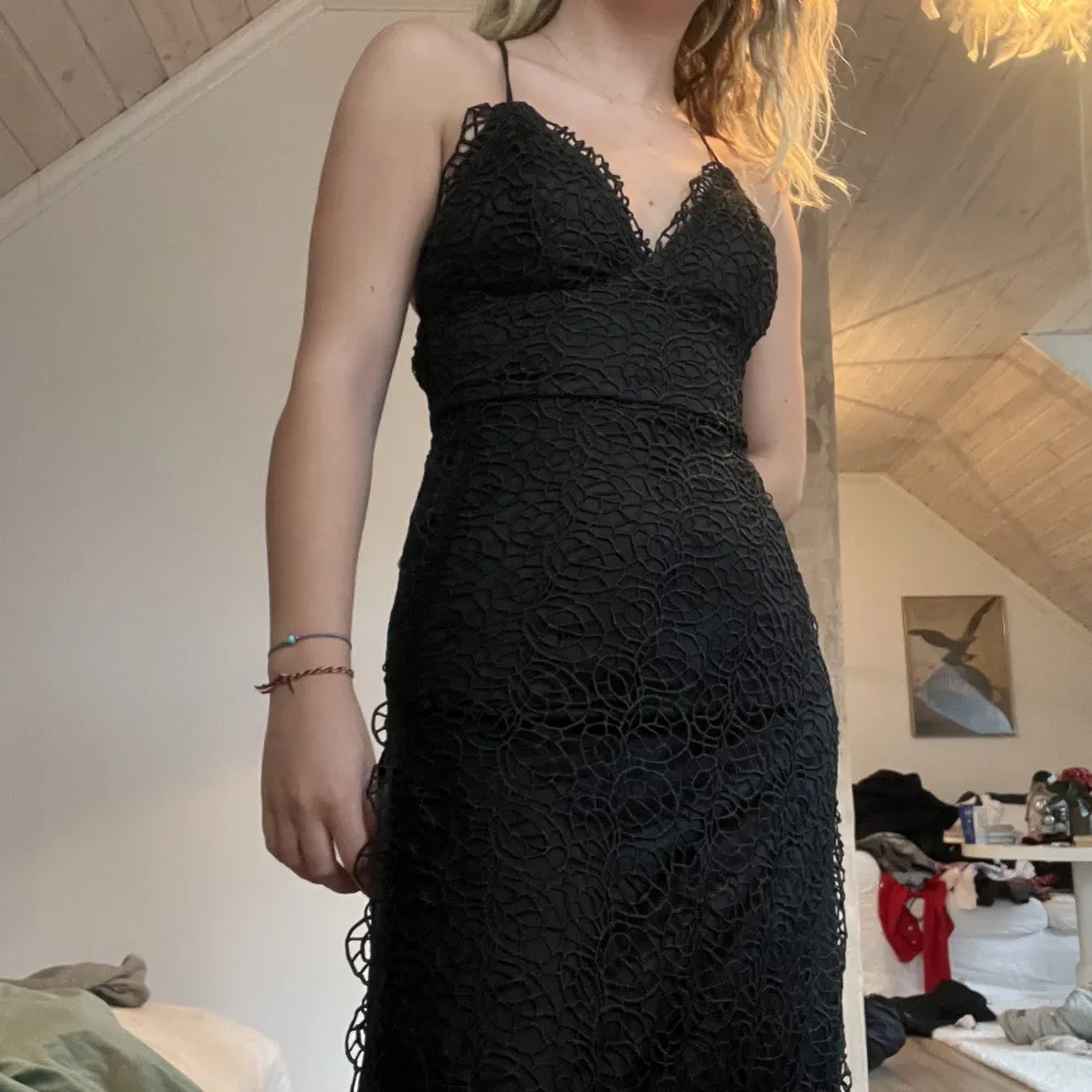 Svart balklänning från DM retro i storlek XS, använd 1 gång Jag är 165 cm lång och klänningen är bra längd för mig . Klänningar.