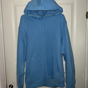 Weekday hoodie - Babyblå hoodie från Weekday som jag knappast använt :)