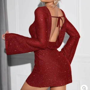 Parthea dress  - Helt ny, aldrig använd endast testad! Original från parthea och inte från Shein! Är 170 och den är lite för kort för min smak tyvärr  Nypris 400kr