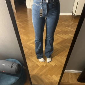 Jeans  - Jeans från Cubus, aldrig använda storlek S, stretchiga så passar även M, Bootcut mörk blåa, köpta för 300kr