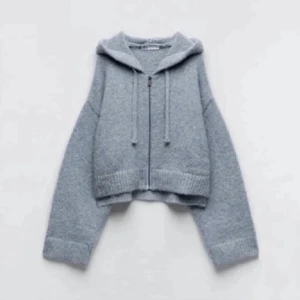 Zara sip up - En superfin sip up kofta med luva från Zara! Köp direkt för 300! Pris och frakt kan alltid diskuteras! 