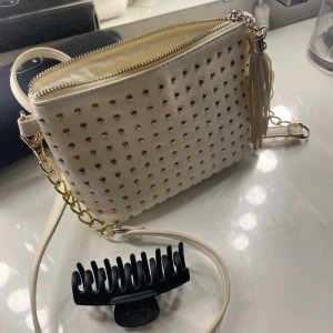 Väska  - Säljer denna söta väska för 50kr+frakt💓💓