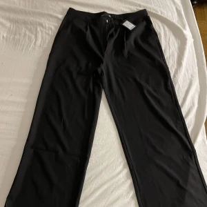 Kostymbyxor  - Från lager 157, oanvända med lappen kvar