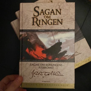 Böcker  - Säljer böckerna eftersom jag har redan läst dem (endas en gång lästa).Jag tycker att de är bra. Köparen står för frakten, men annars kan vi diskutera om priset! Priset är för alla!❤️