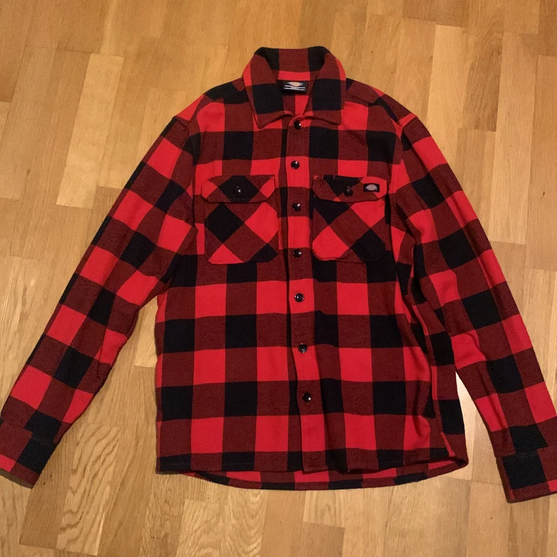 Dickies tröja med knappar