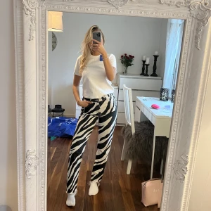 Zebra Jeans  - Jeans från NAKD