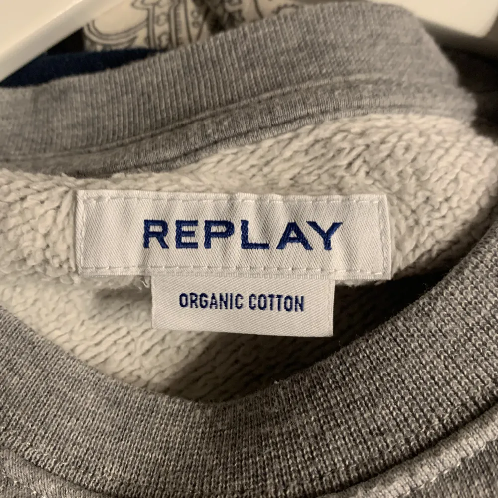 Säljer nu min Replay tröja, tröjan är i ett väldigt bra skick och inte används speciellt mycket. Säljer denna på grund av att det har blivit för liten för mig. Köparen står för frakten😀. Tröjor & Koftor.
