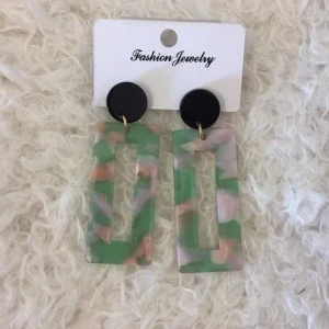 Oanvända örhängen  - 60kr oanvända! 
