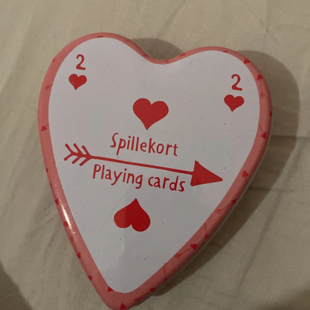 Spelkort som är formade som hjärtor vi har köpt andra kort så vi andvänder dom inte mer.. Övrigt.