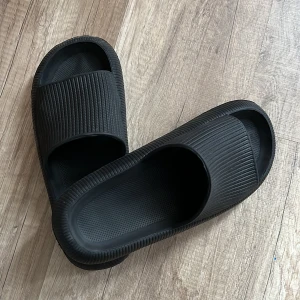 Tofflor  - Tofflor eller badtofflor super mjuka och sköna!